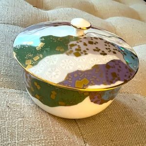 Elegant Japanese Porcelain Covered Teacup / Sugar Bowl Multicolor with Gold Trim